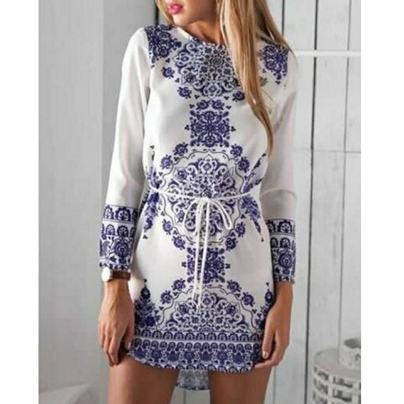 Dresses & Skirts - 🆕Long sleeve blue and white bohemian print dress
